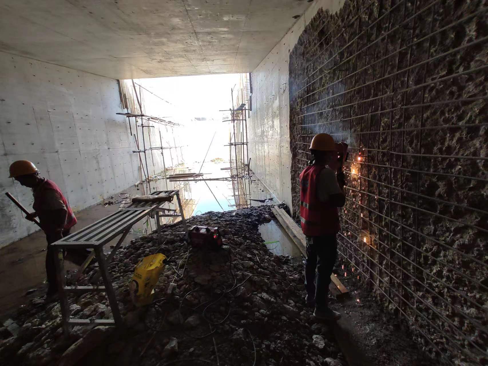 梨林镇挖断承重墙导致楼体开裂，加固施工方案出炉